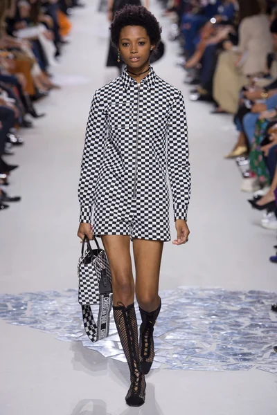 Look 25
